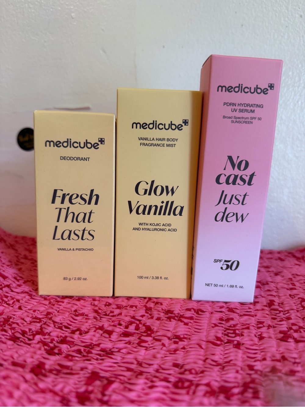 Medicube Hydrating UV Serum & Vanilla Glow Primer Bundle — Pink & Cream